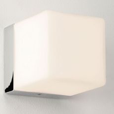 Светильник для ванной комнаты с арматурой хрома цвета, плафонами белого цвета Astro 0635