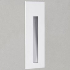 Встраиваемый в стену светильник с арматурой белого цвета, плафонами белого цвета Astro 0970