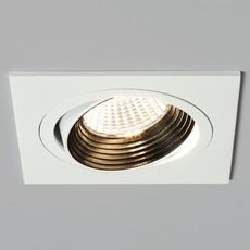 Точечный светильник с арматурой белого цвета, металлическими плафонами Astro 5726