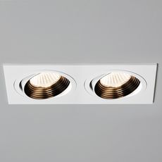 Точечный светильник с арматурой белого цвета, металлическими плафонами Astro 5749
