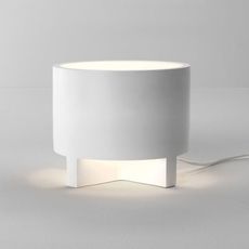 Настольная лампа с арматурой белого цвета, плафонами белого цвета Astro 8300