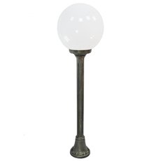 Светильник для уличного освещения с плафонами белого цвета Fumagalli G30.151.000.AYE27