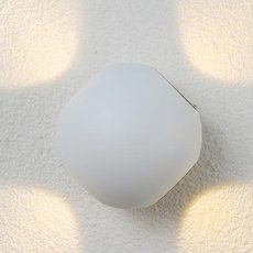Светильник для уличного освещения с арматурой белого цвета, плафонами белого цвета BLS 18811