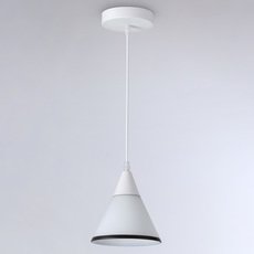 Светильник с плафонами белого цвета Ambrella Light TR3166