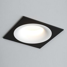 Точечный светильник с плафонами белого цвета Quest Light SINGLE LD white + Frame 01 black